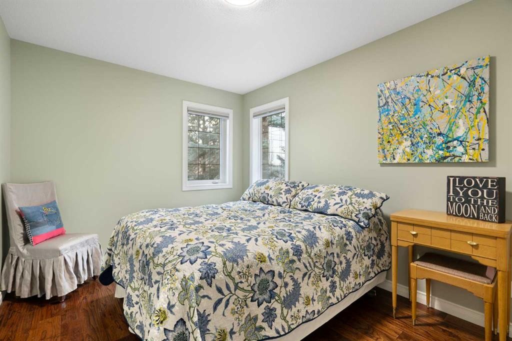 124 Cresthaven Place Sw, Calgary, AB - Indoor Photo Showing Bedroom