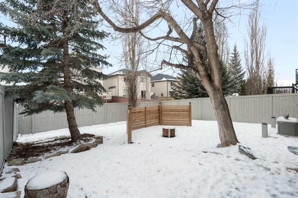 124 Cresthaven Place Sw, Calgary, AB - Outdoor