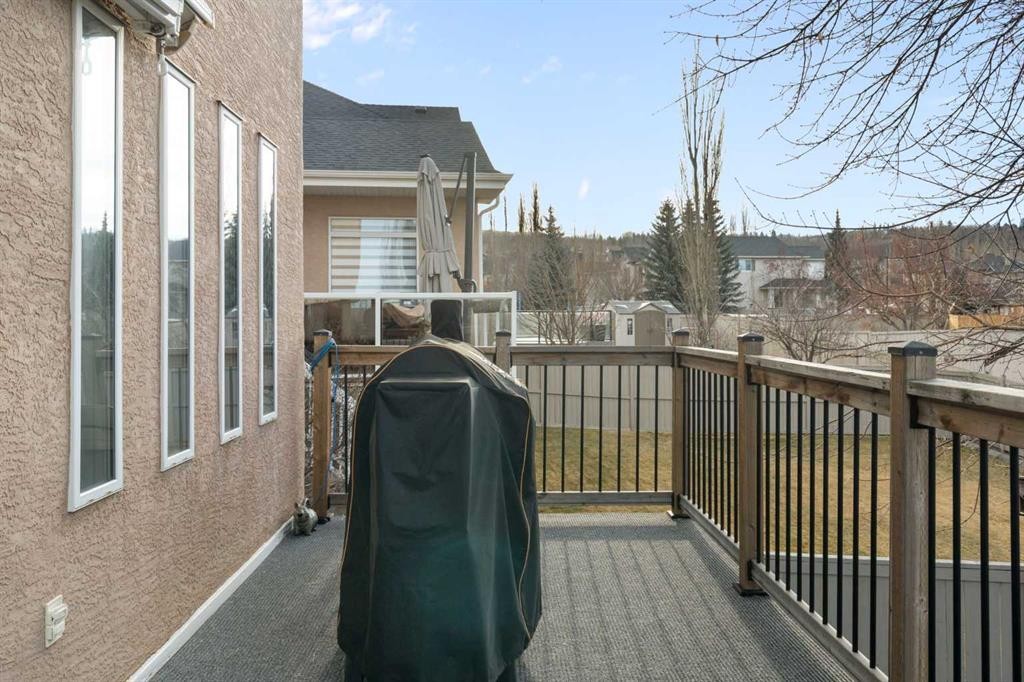 124 Cresthaven Place Sw, Calgary, AB - Outdoor With Exterior