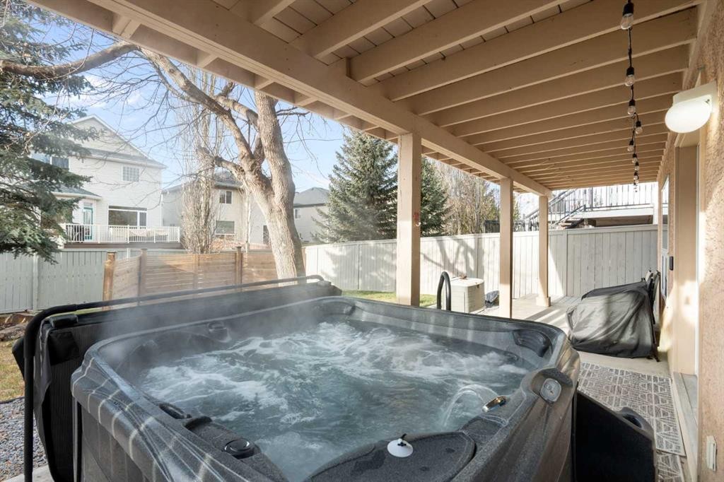 124 Cresthaven Place Sw, Calgary, AB - Outdoor