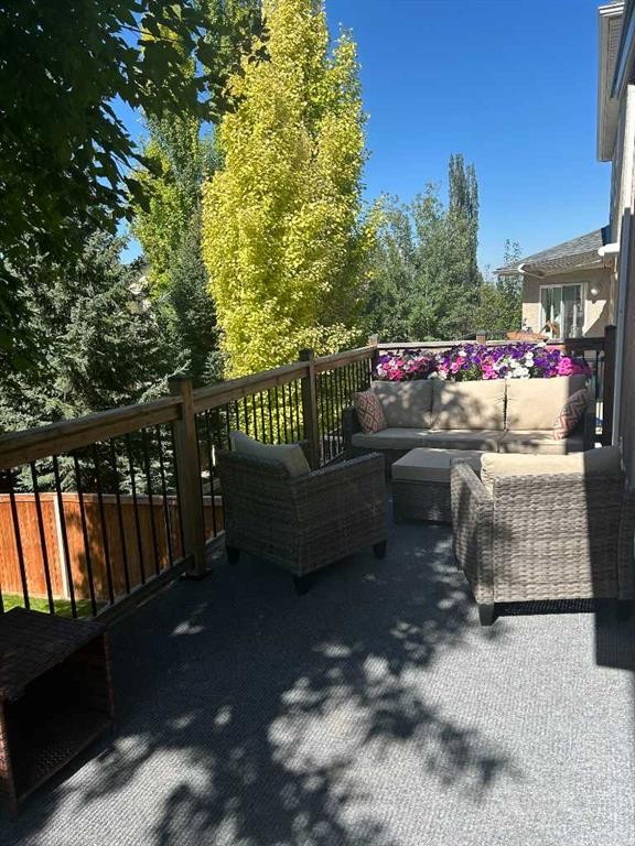 124 Cresthaven Place Sw, Calgary, AB - Outdoor