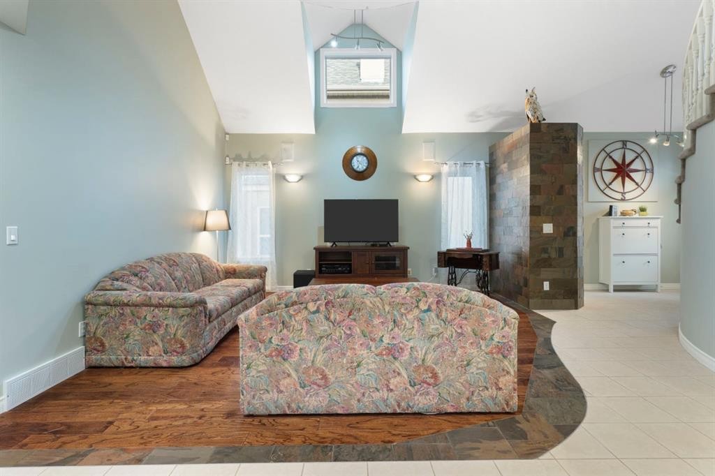 124 Cresthaven Place Sw, Calgary, AB - Indoor