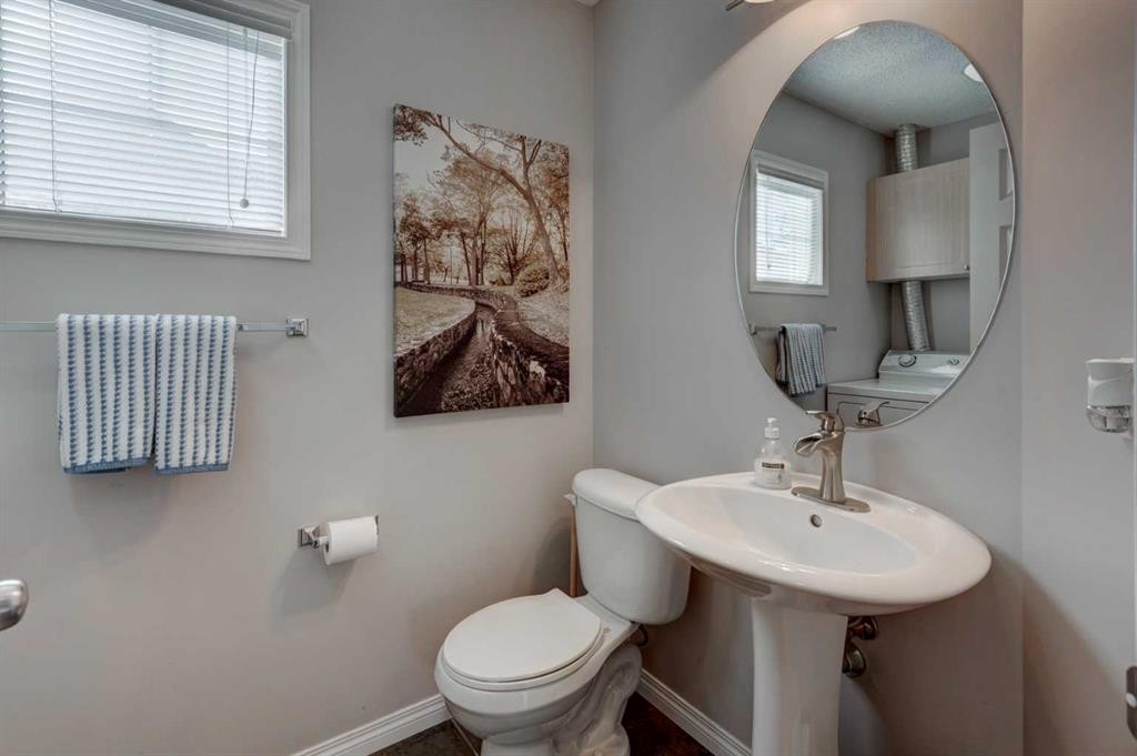 219 Copperfield Lane Se, Calgary, AB - Indoor Photo Showing Bathroom