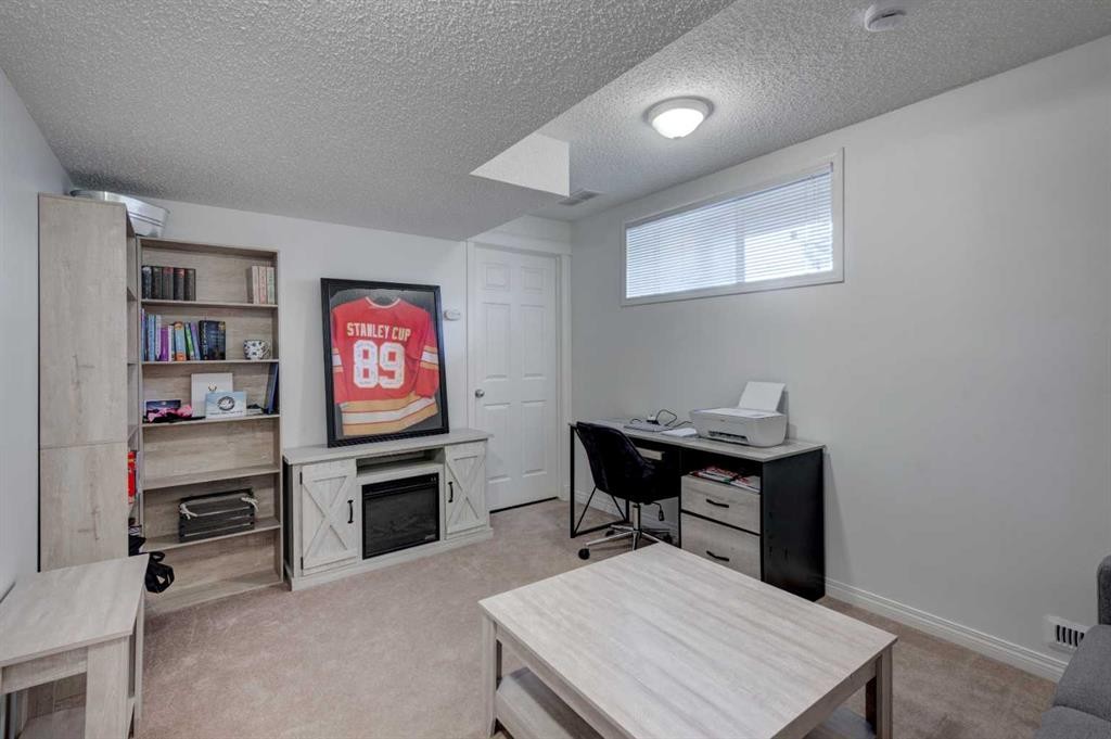 219 Copperfield Lane Se, Calgary, AB - Indoor Photo Showing Office