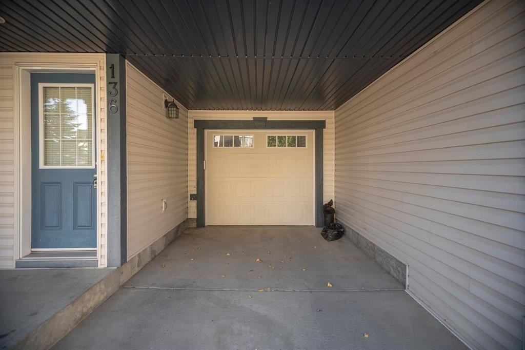 136 New Brighton Point Se, Calgary, AB - Outdoor With Exterior