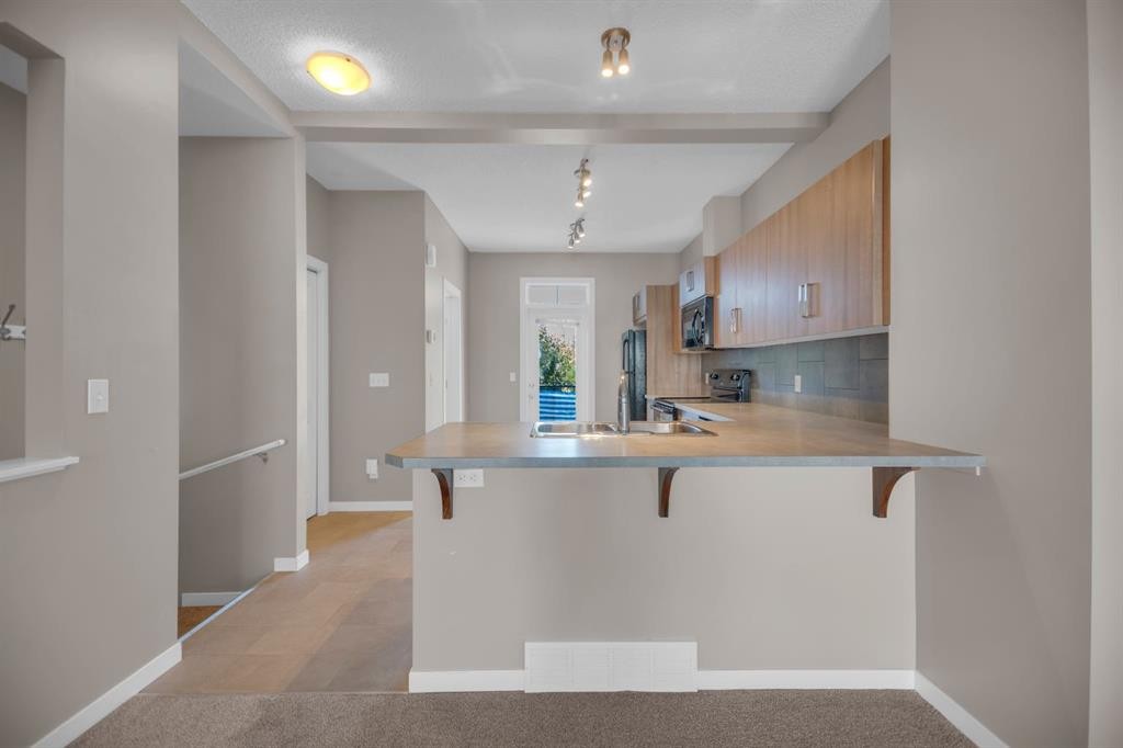 136 New Brighton Point Se, Calgary, AB - Indoor Photo Showing Kitchen