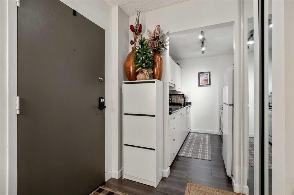 301-523 15 Avenue Sw, Calgary, AB - Indoor Photo Showing Other Room