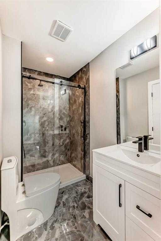 15104 1 Street Se, Calgary, AB - Indoor Photo Showing Bathroom