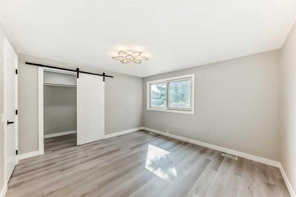15104 1 Street Se, Calgary, AB - Indoor Photo Showing Other Room