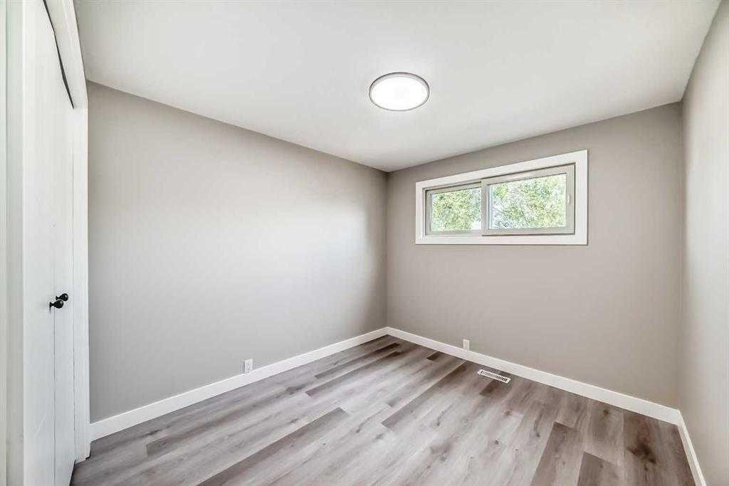 15104 1 Street Se, Calgary, AB - Indoor Photo Showing Other Room