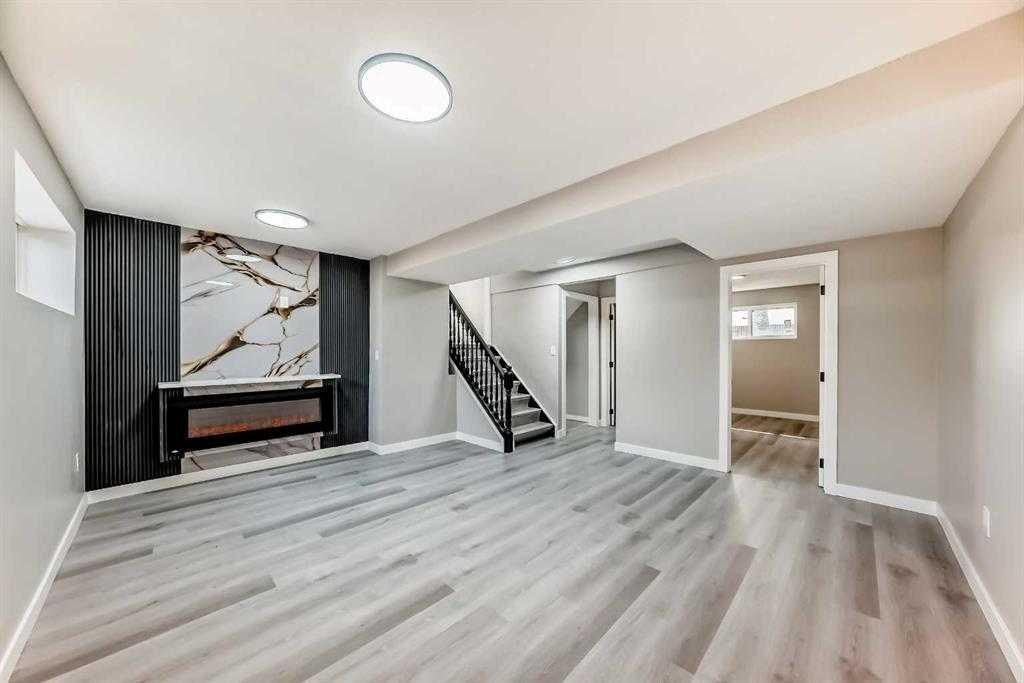 15104 1 Street Se, Calgary, AB - Indoor Photo Showing Other Room