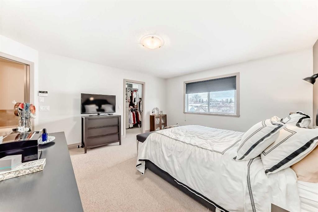 252 18 Avenue Nw, Calgary, AB - Indoor Photo Showing Bedroom