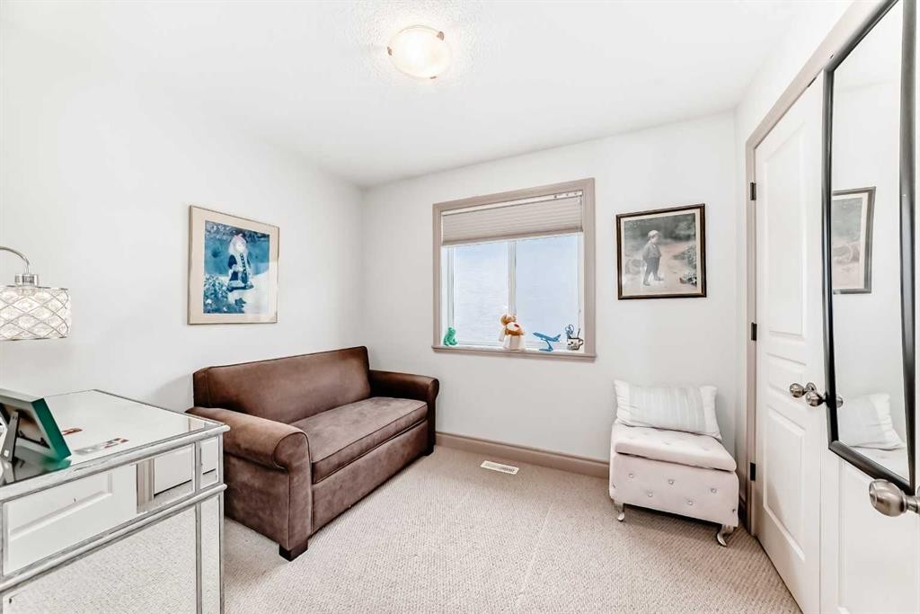 252 18 Avenue Nw, Calgary, AB - Indoor