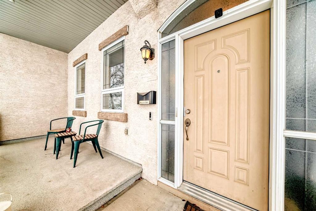 252 18 Avenue Nw, Calgary, AB - Outdoor With Exterior