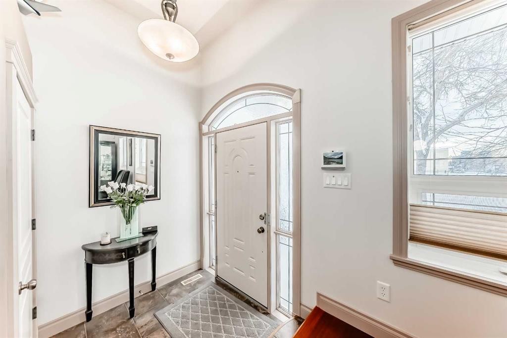 252 18 Avenue Nw, Calgary, AB - Indoor Photo Showing Other Room