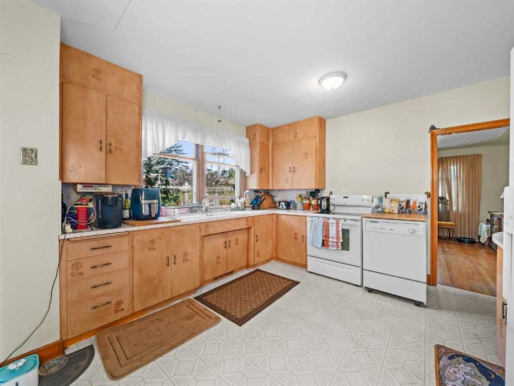 3205 4 Street Sw, Calgary, AB - Indoor Photo Showing Kitchen