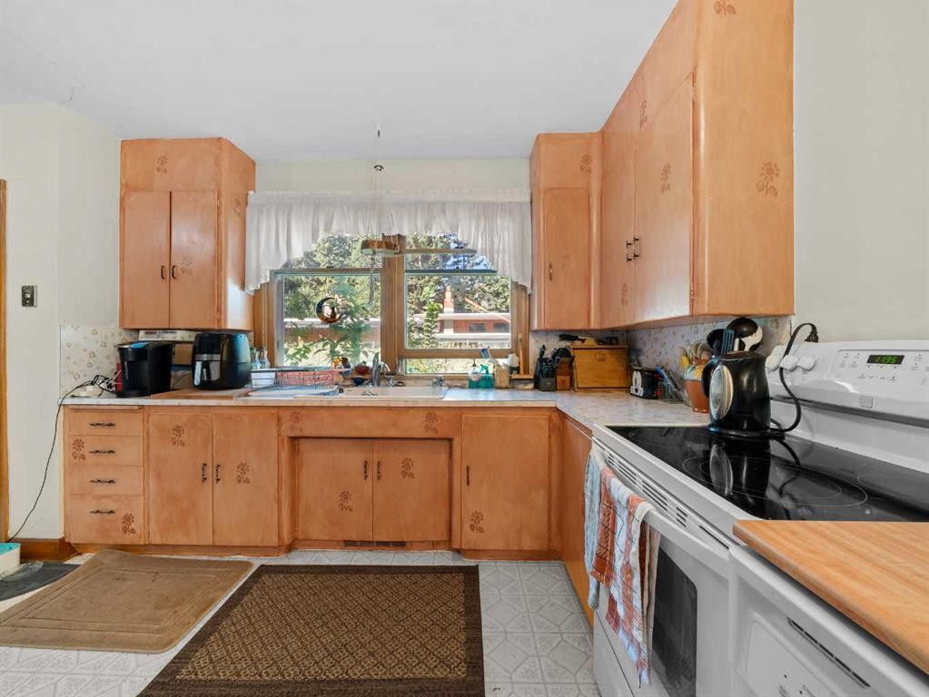 3205 4 Street Sw, Calgary, AB - Indoor Photo Showing Kitchen
