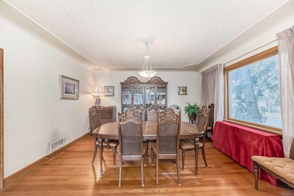 3205 4 Street Sw, Calgary, AB - Indoor Photo Showing Dining Room