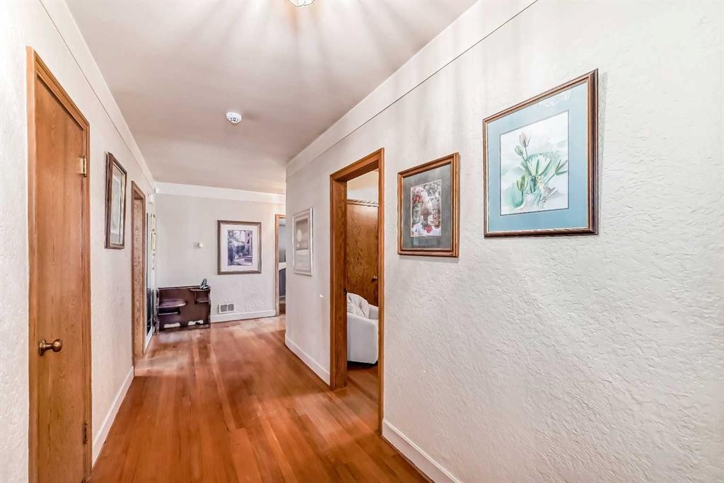 3205 4 Street Sw, Calgary, AB - Indoor Photo Showing Other Room