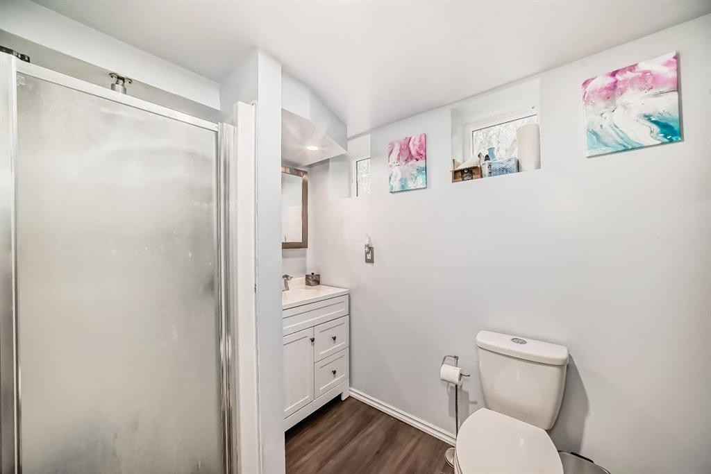 3205 4 Street Sw, Calgary, AB - Indoor Photo Showing Bathroom