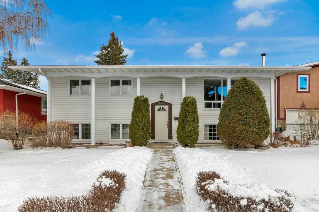 113 Brown Crescent Nw, Calgary, AB - Outdoor With Facade