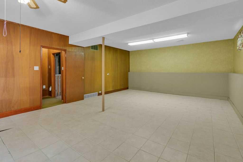 113 Brown Crescent Nw, Calgary, AB - Indoor Photo Showing Basement