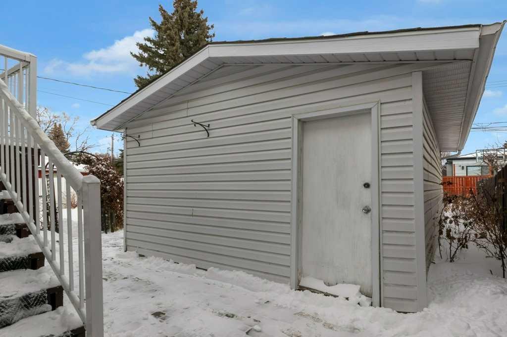 113 Brown Crescent Nw, Calgary, AB - Outdoor With Exterior