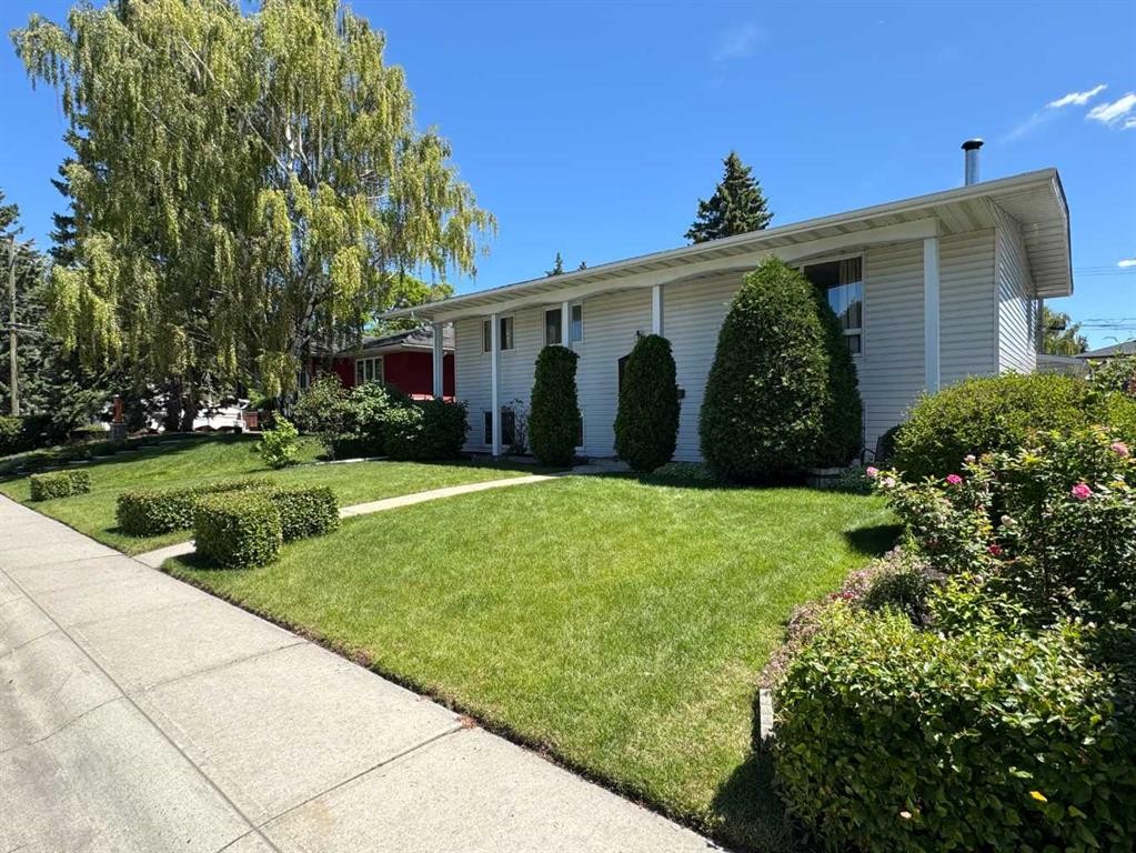 113 Brown Crescent Nw, Calgary, AB - Outdoor