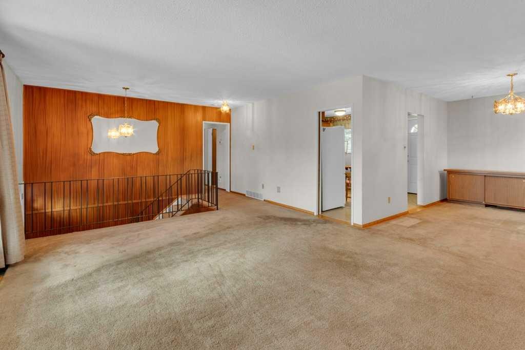 113 Brown Crescent Nw, Calgary, AB - Indoor Photo Showing Other Room