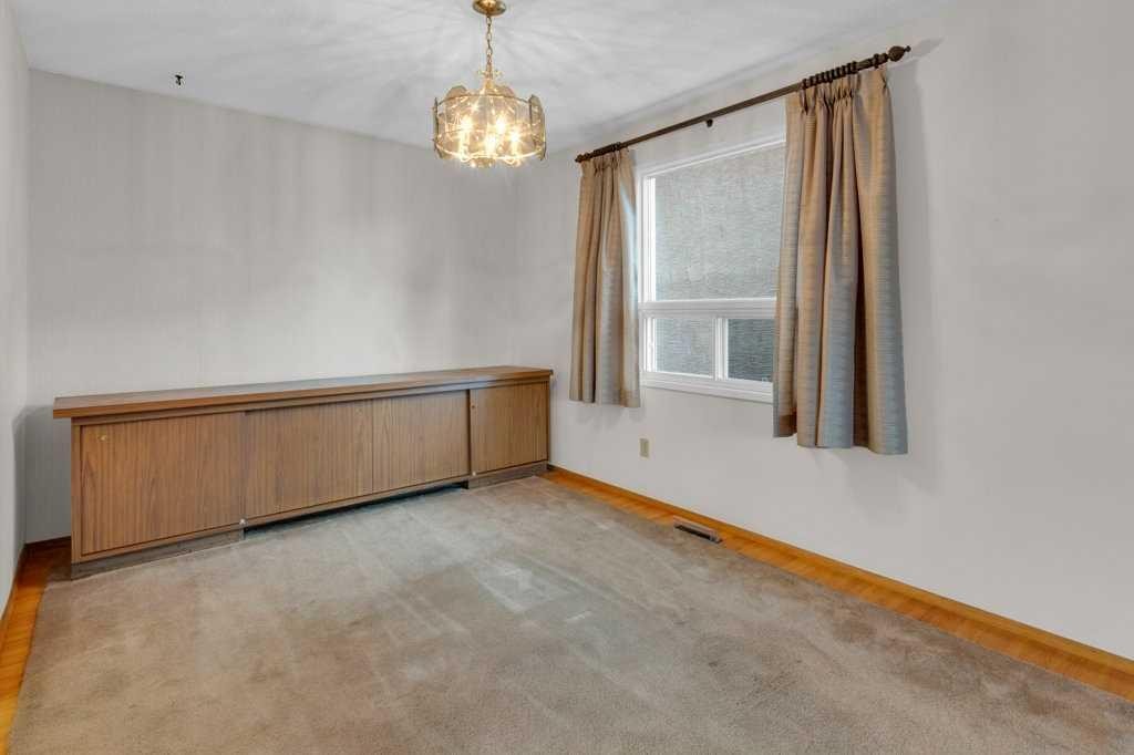 113 Brown Crescent Nw, Calgary, AB - Indoor Photo Showing Other Room