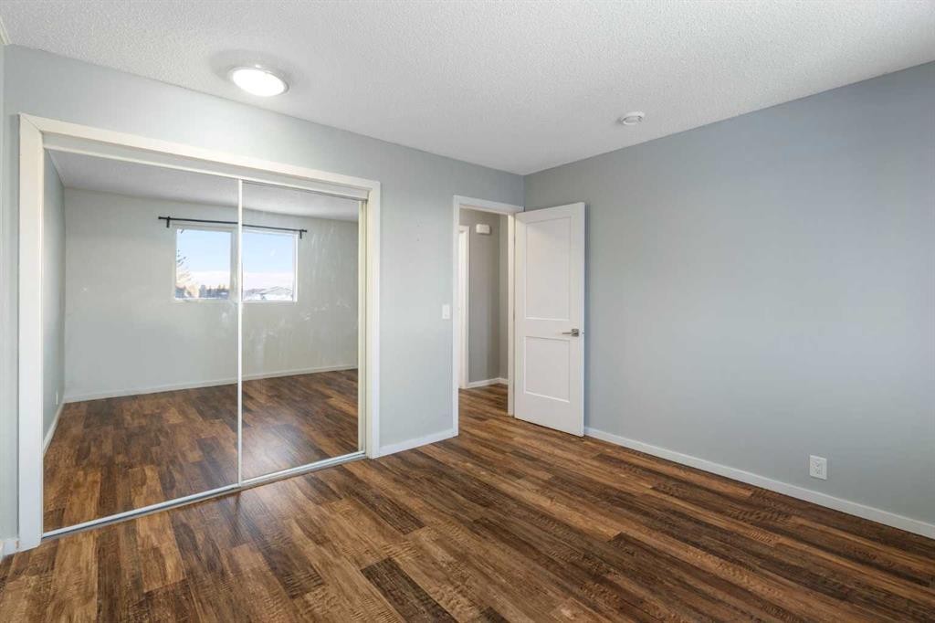 80 Ogmoor Crescent Se, Calgary, AB - Indoor Photo Showing Other Room