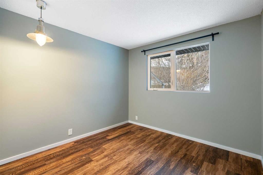80 Ogmoor Crescent Se, Calgary, AB - Indoor Photo Showing Other Room