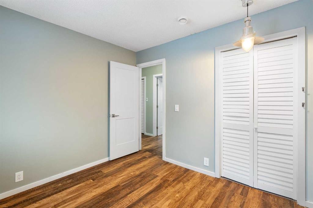 80 Ogmoor Crescent Se, Calgary, AB - Indoor Photo Showing Other Room