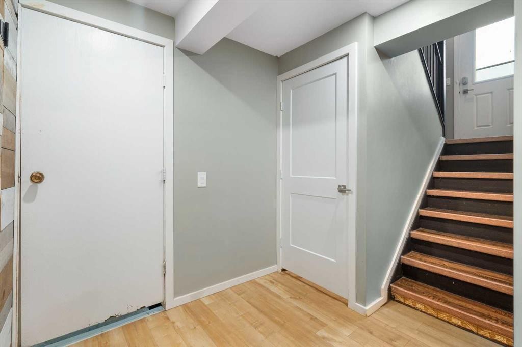 80 Ogmoor Crescent Se, Calgary, AB - Indoor Photo Showing Other Room