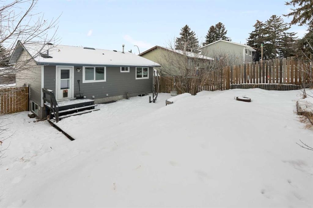 80 Ogmoor Crescent Se, Calgary, AB - Outdoor