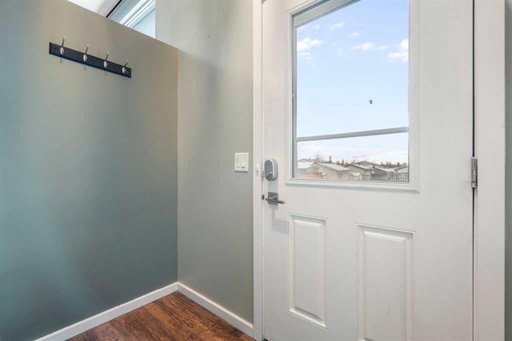 80 Ogmoor Crescent Se, Calgary, AB - Indoor Photo Showing Other Room