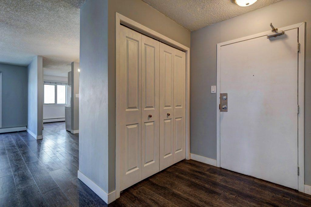 211-1335 12 Avenue Sw, Calgary, AB - Indoor Photo Showing Other Room