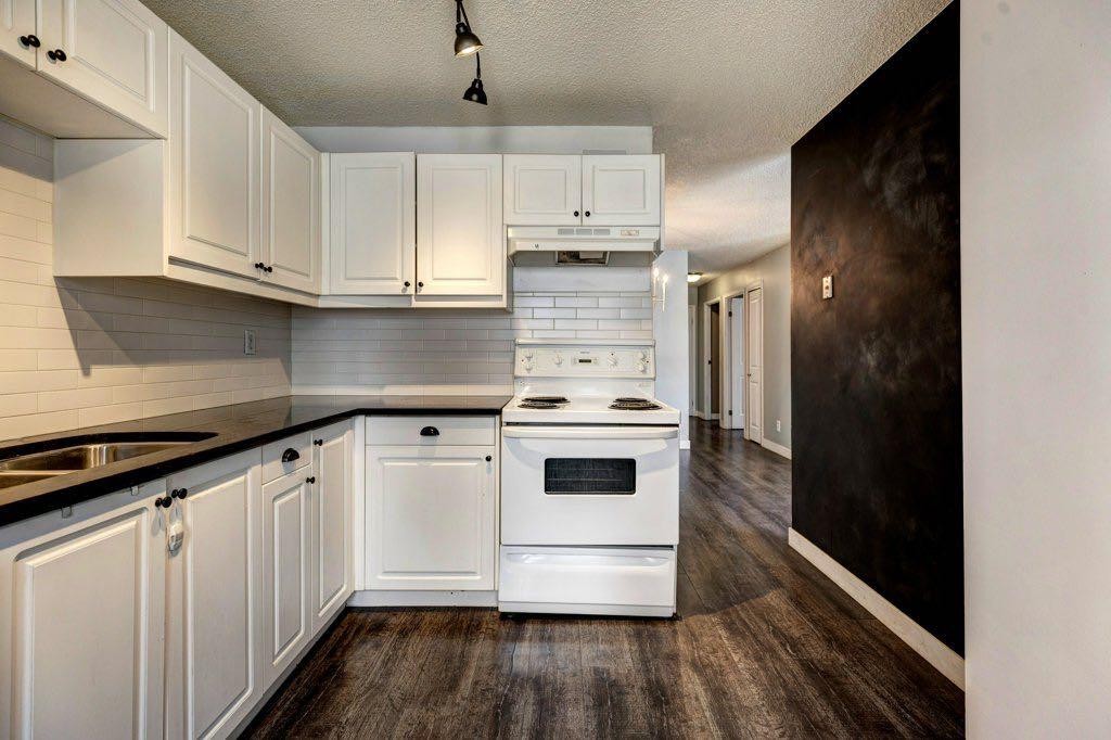 211-1335 12 Avenue Sw, Calgary, AB - Indoor Photo Showing Kitchen
