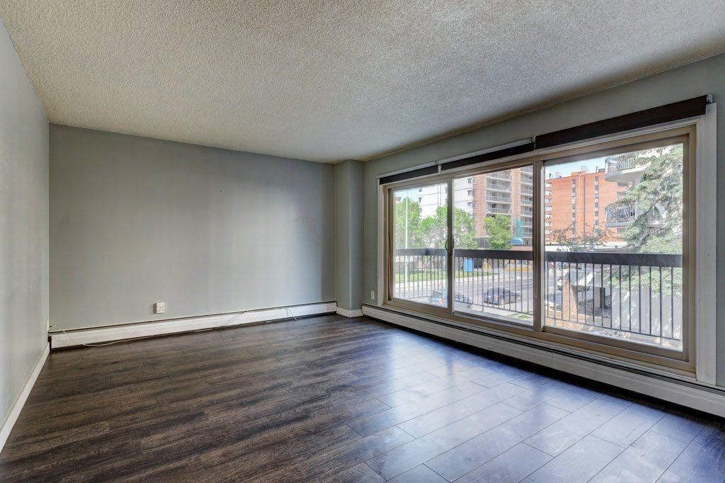 211-1335 12 Avenue Sw, Calgary, AB - Indoor Photo Showing Other Room