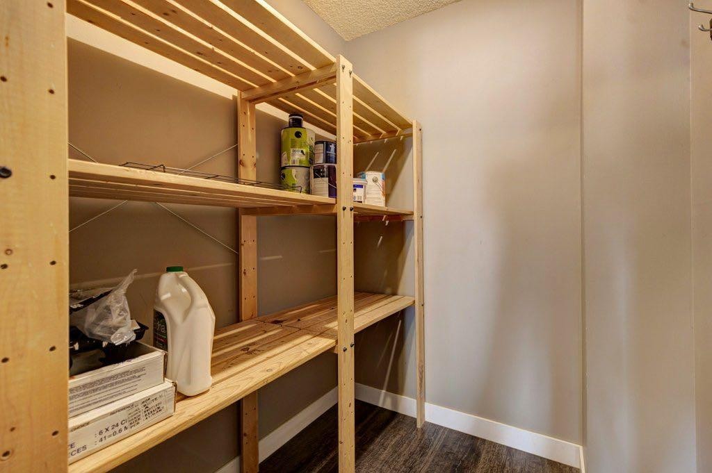 211-1335 12 Avenue Sw, Calgary, AB - Indoor With Storage