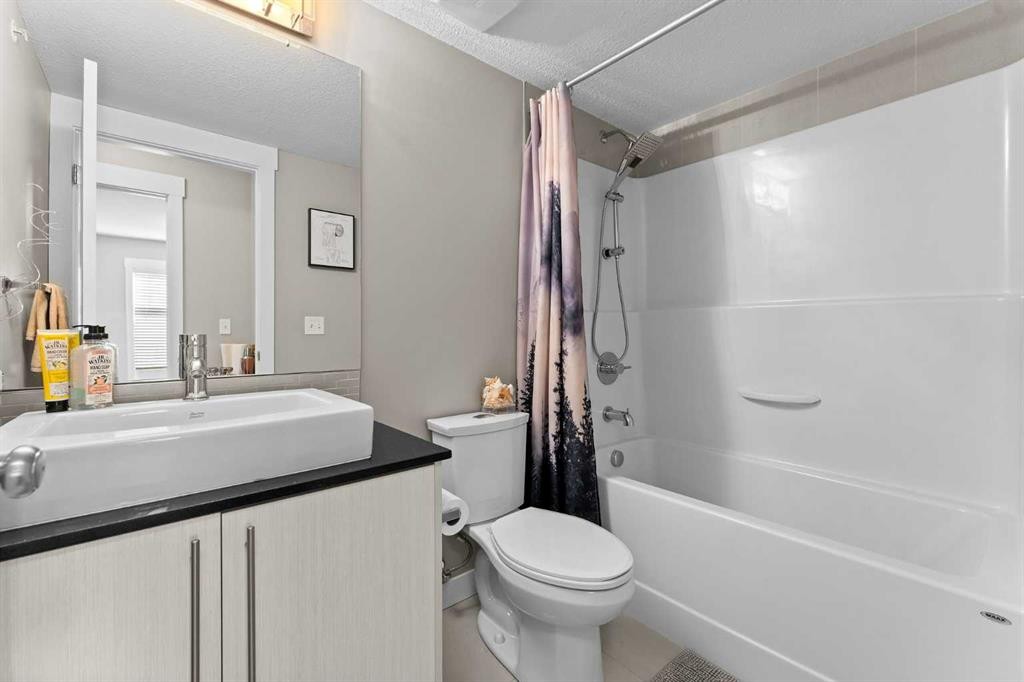 3407-11 Mahogany Row Se, Calgary, AB - Indoor Photo Showing Bathroom