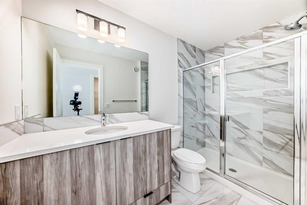 109 Heritage Park, Cochrane, AB - Indoor Photo Showing Bathroom