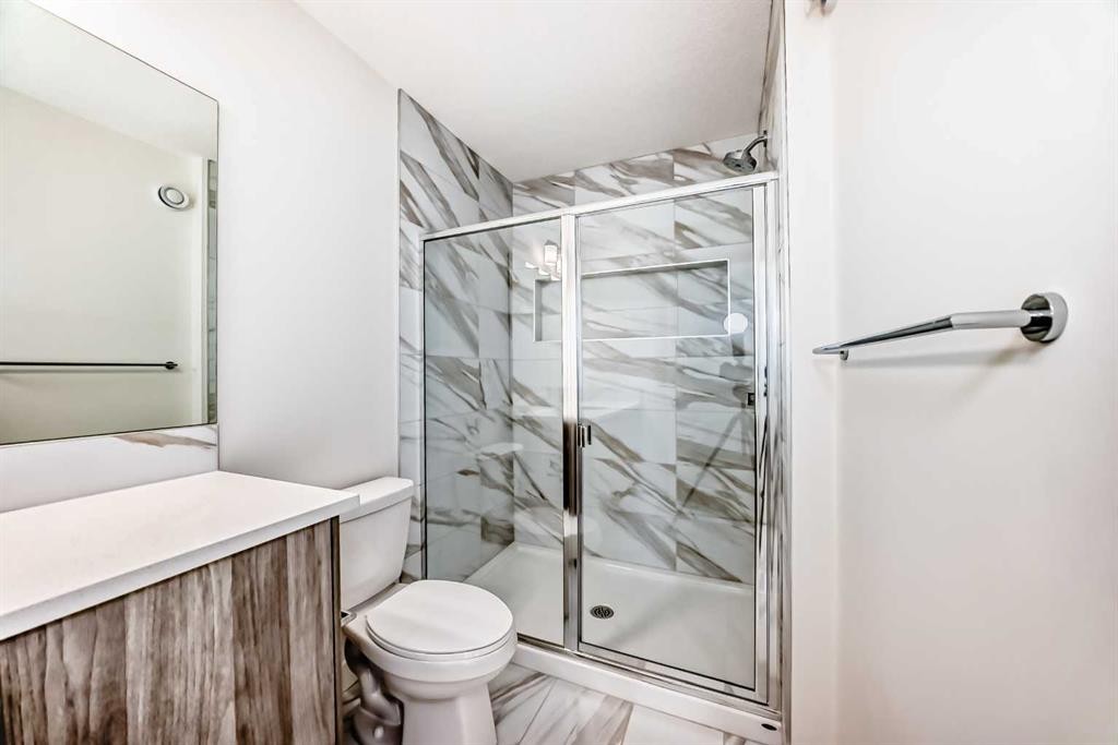 109 Heritage Park, Cochrane, AB - Indoor Photo Showing Bathroom