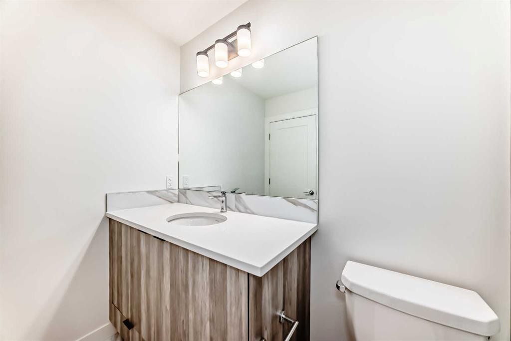 109 Heritage Park, Cochrane, AB - Indoor Photo Showing Bathroom