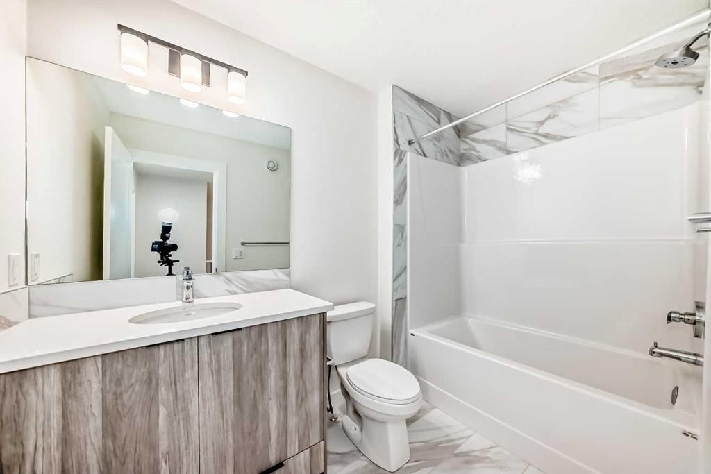 109 Heritage Park, Cochrane, AB - Indoor Photo Showing Bathroom