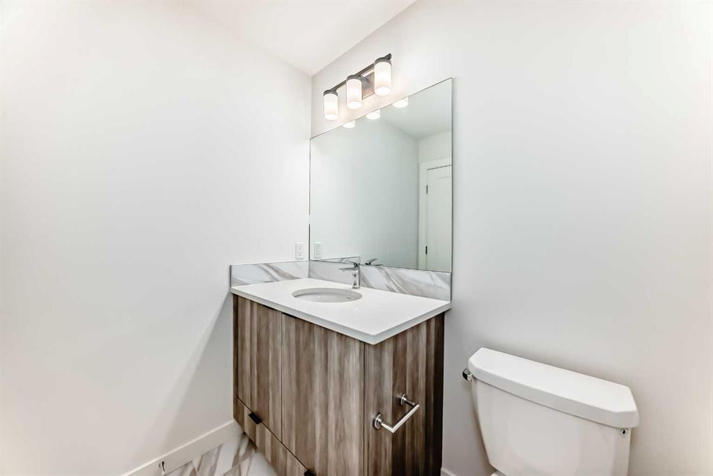 109 Heritage Park, Cochrane, AB - Indoor Photo Showing Bathroom