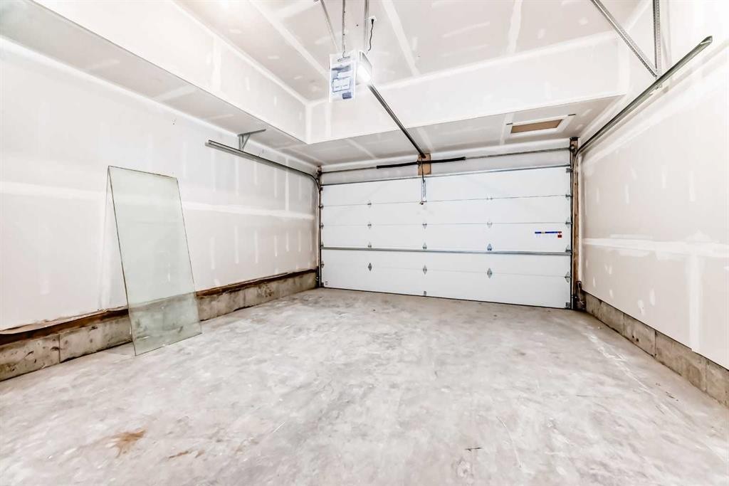 109 Heritage Park, Cochrane, AB - Indoor Photo Showing Garage
