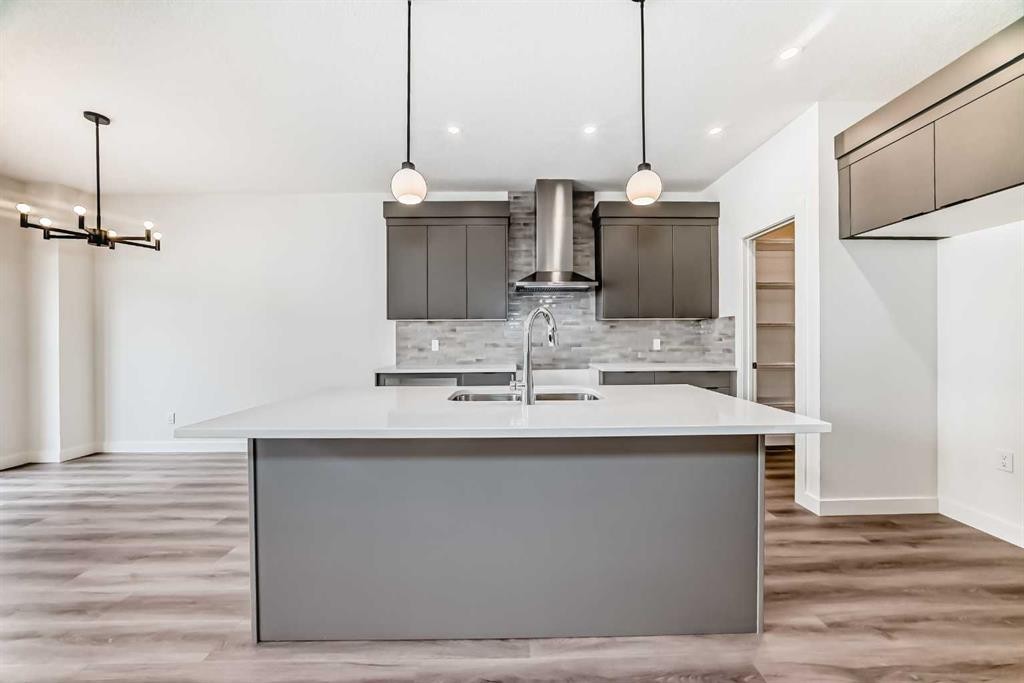 109 Heritage Park, Cochrane, AB - Indoor Photo Showing Kitchen With Double Sink With Upgraded Kitchen