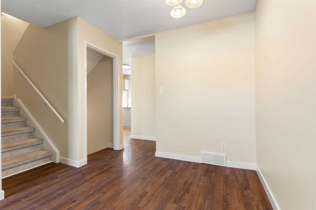 32-80 Galbraith Drive Sw, Calgary, AB - Indoor Photo Showing Other Room