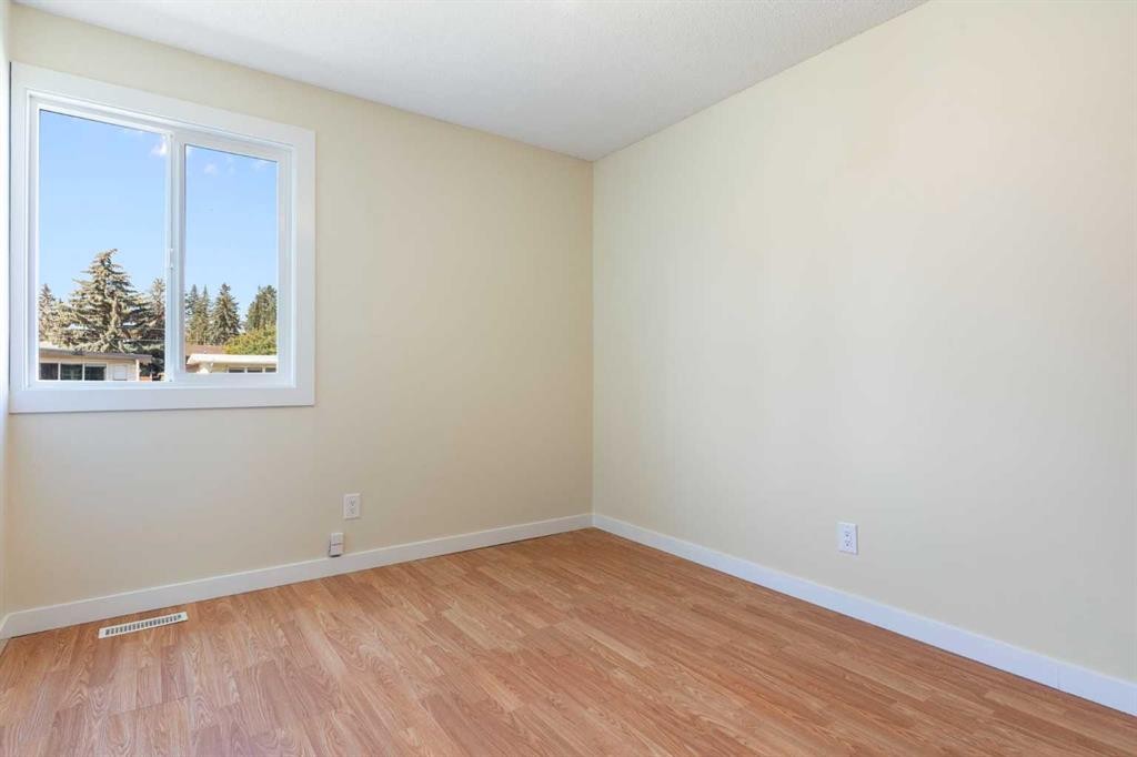 32-80 Galbraith Drive Sw, Calgary, AB - Indoor Photo Showing Other Room